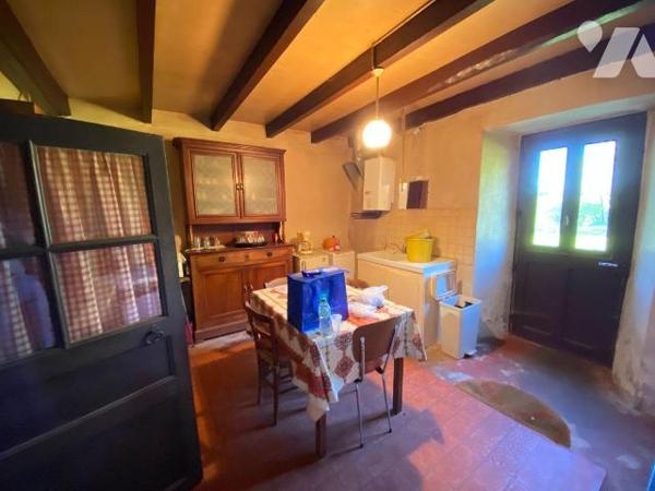 A ARNAC, proche du barrage d'Enchanet,

Enclos de 4025 m² de terrain comprenant :
- Une mais...