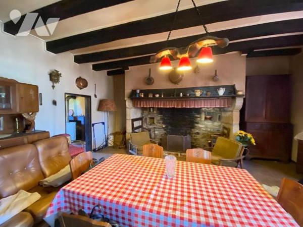 A ARNAC, proche du barrage d'Enchanet,

Enclos de 4025 m² de terrain comprenant :
- Une mais...