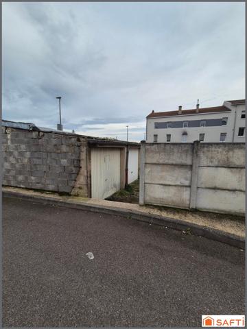 Garage fermé indépendant se situant dans une cour