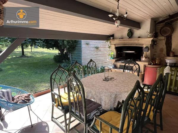 Vente                                                      Maison
                        
                     9 pièces                      228 m2                     à Marmande
