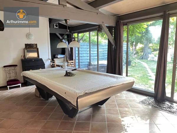 Vente                                                      Maison
                        
                     9 pièces                      228 m2                     à Marmande