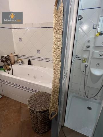 Vente                                                      Maison
                        
                     9 pièces                      228 m2                     à Marmande