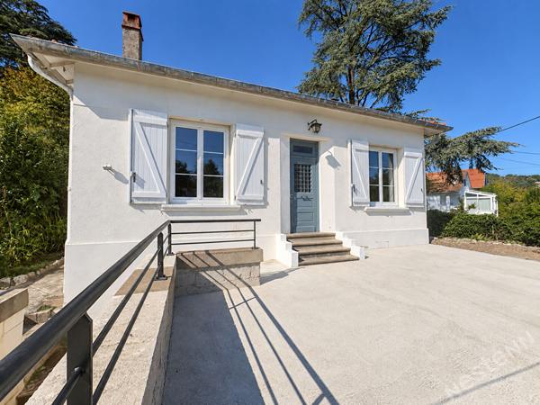 AGEN - Maison de type 4 avec double garage, dépendances et jardin arboré