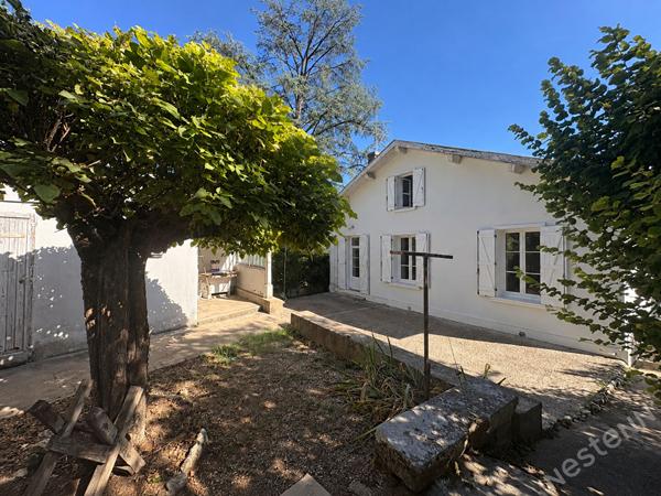 AGEN - Maison de type 4 avec double garage, dépendances et jardin arboré
