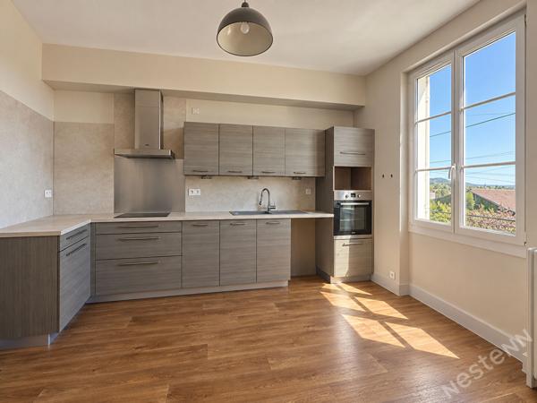 AGEN - Maison de type 4 avec double garage, dépendances et jardin arboré