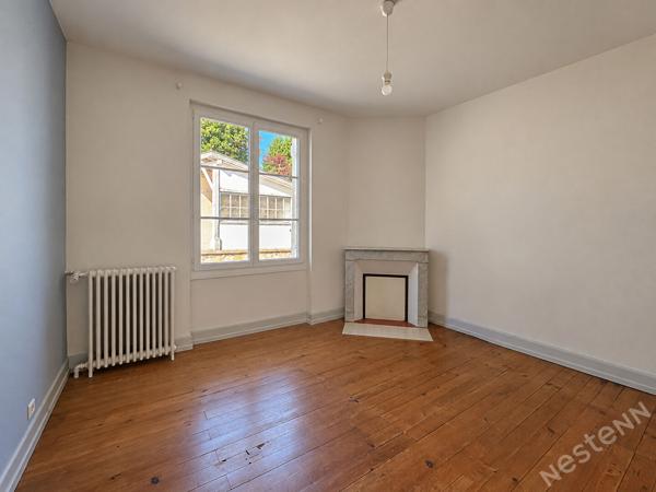 AGEN - Maison de type 4 avec double garage, dépendances et jardin arboré