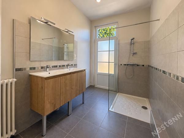 AGEN - Maison de type 4 avec double garage, dépendances et jardin arboré