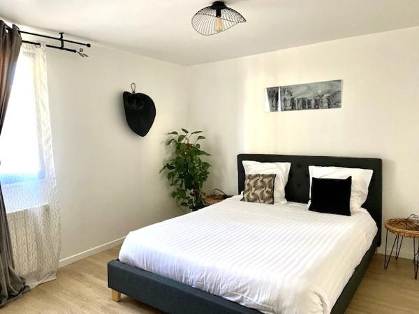 Maison
         5 pièces
        - 80 m² 299 000 € *