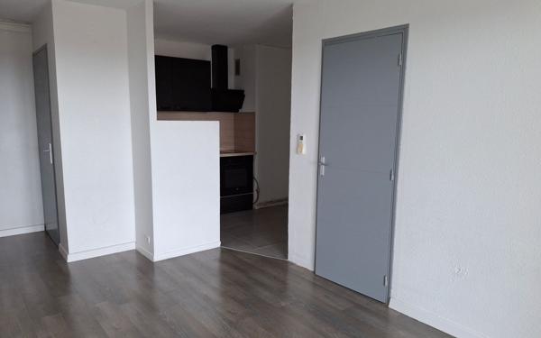 Appartement à louer    2 pièces •  Garons