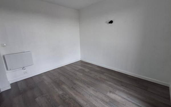 Appartement à louer    2 pièces •  Garons