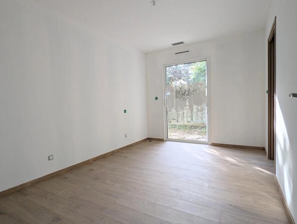 Maison à vendre FLEAC Maison neuve avec un grand espace de vie, quatre chambres et garage