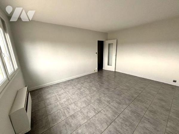 Appartement à vendre à Amilly (45200) dans le Loiret (45)

Situé au premier étage sans ascens...
