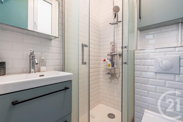 Appartement F2 à vendre  2 pièces - 44,32 m 2   PARIS  - 75011
