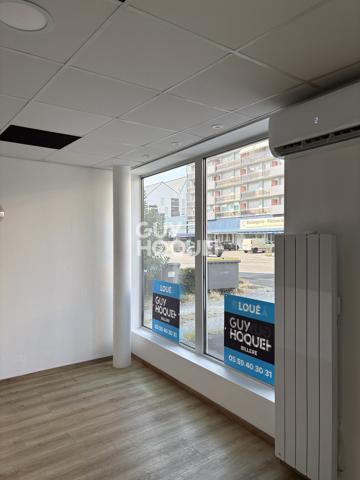 Local commercial à louer d'environ 87 m² + places de parking