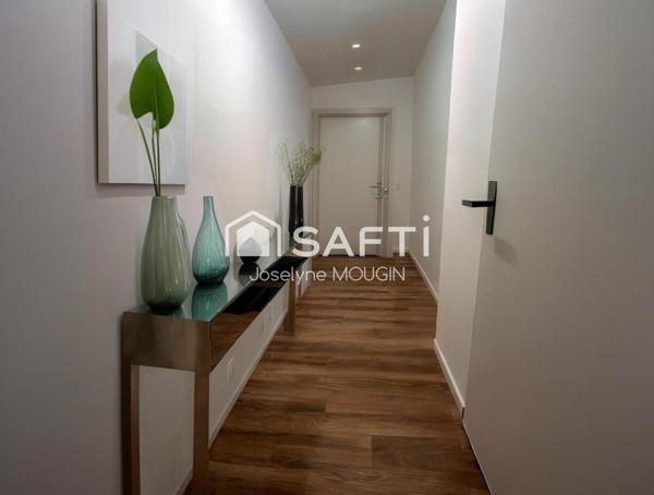 Centre ville d'Amiens, appartement 3 chambres, terrasse, 2 places de stationnement en sous-sol.