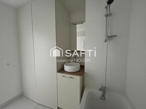 Centre ville d'Amiens, appartement 3 chambres, terrasse, 2 places de stationnement en sous-sol.