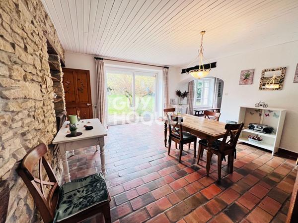 VENTE d'une longère de 10 pièces (215 m²) à DOMARIN