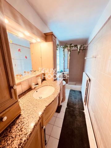 VENTE d'une longère de 10 pièces (215 m²) à DOMARIN