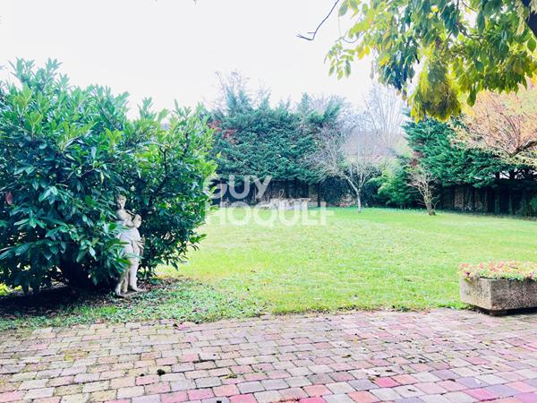 VENTE d'une longère de 10 pièces (215 m²) à DOMARIN