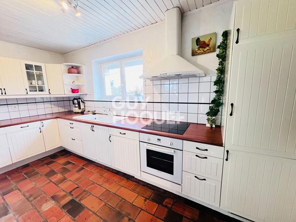 VENTE d'une longère de 10 pièces (215 m²) à DOMARIN