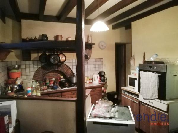 LONGERE DE PAYS TYPE F3 avec 2,5 HA de prés !