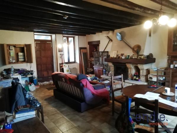 LONGERE DE PAYS TYPE F3 avec 2,5 HA de prés !