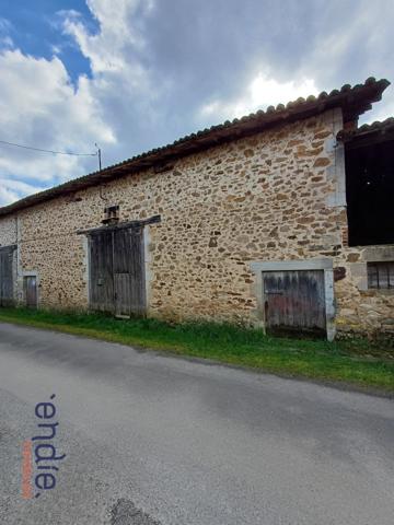 VAYRES grange de 200m2 sur parcelle de 6000m2