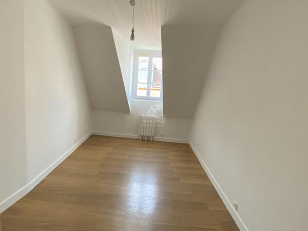 Appartement Pontoise 2 pièce(s) 44.78 m2 €146 000 ** - Référence 11050