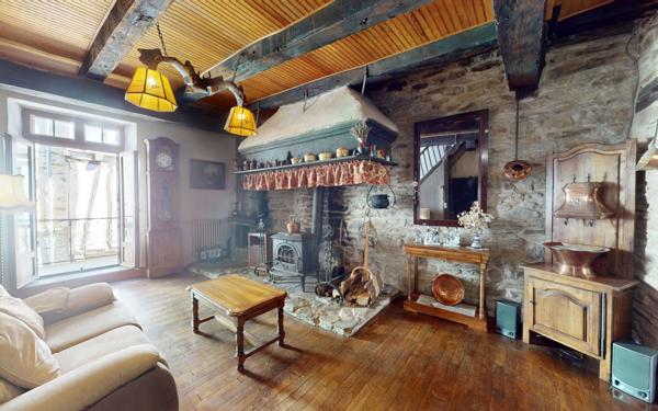 Maison à vendre    7 pièces •  Sauveterre-de-Rouergue