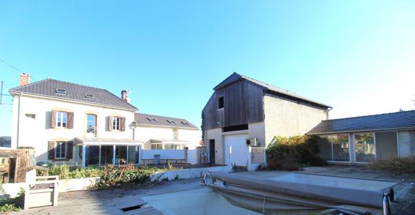 Bazet (65460) Maison avec jardin, garage, pool house et piscine