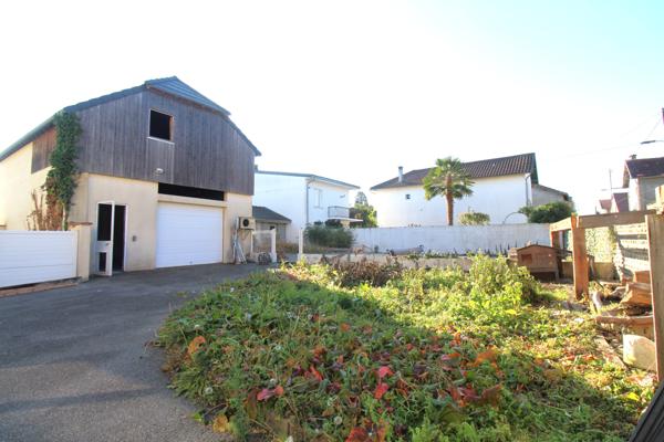 Bazet (65460) Maison avec jardin, garage, pool house et piscine