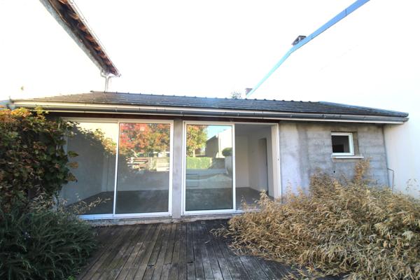 Bazet (65460) Maison avec jardin, garage, pool house et piscine