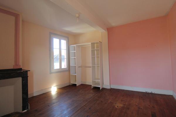 Bazet (65460) Maison avec jardin, garage, pool house et piscine