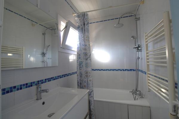 Bazet (65460) Maison avec jardin, garage, pool house et piscine