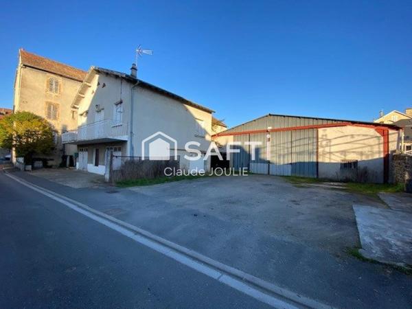 Ensemble immobilier de 330 m² (Immeuble, Maison, hangar)
