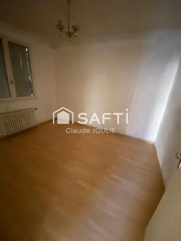 Ensemble immobilier de 330 m² (Immeuble, Maison, hangar)