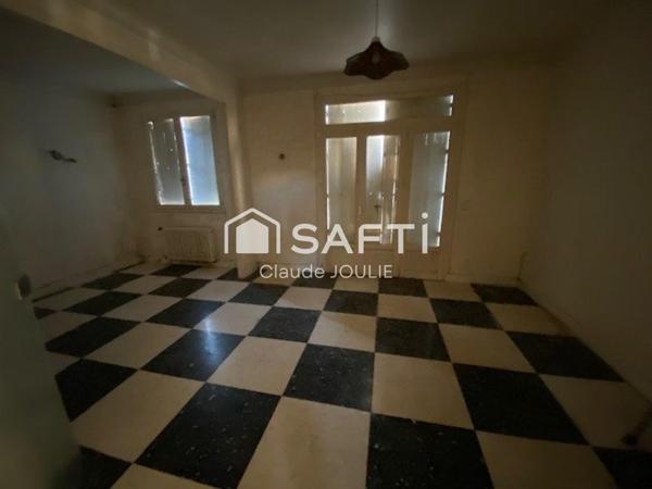 Ensemble immobilier de 330 m² (Immeuble, Maison, hangar)