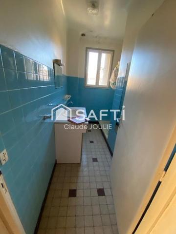 Ensemble immobilier de 330 m² (Immeuble, Maison, hangar)