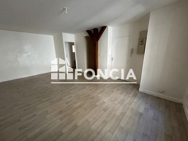 Location Studio 32.32 m² - 13 RUE DES GRANGES Melun 77000