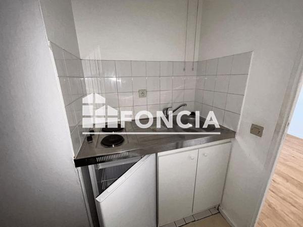 Location Studio 32.32 m² - 13 RUE DES GRANGES Melun 77000