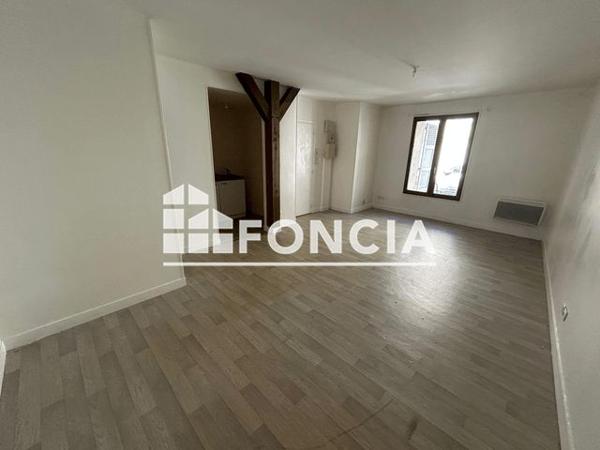 Location Studio 32.32 m² - 13 RUE DES GRANGES Melun 77000