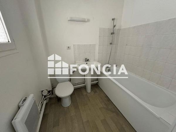 Location Studio 32.32 m² - 13 RUE DES GRANGES Melun 77000