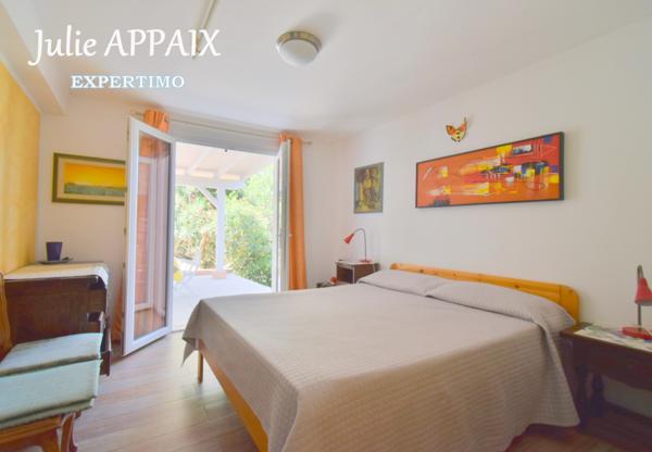 Fréjus (83370) Belle villa aperçu mer avec garage divisée en deux appartements