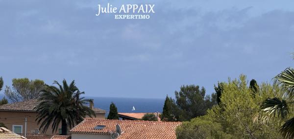 Fréjus (83370) Belle villa aperçu mer avec garage divisée en deux appartements