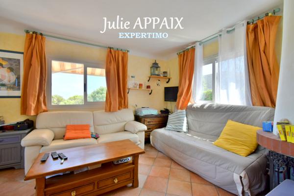 Fréjus (83370) Belle villa aperçu mer avec garage divisée en deux appartements