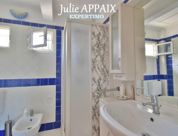 Fréjus (83370) Belle villa aperçu mer avec garage divisée en deux appartements