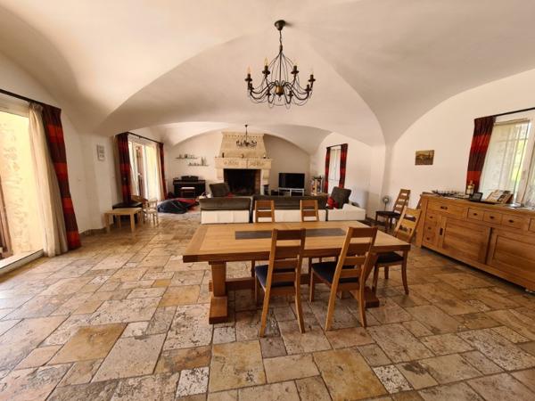 Magnifique propriété de 20 hectares dans la campagne provençale