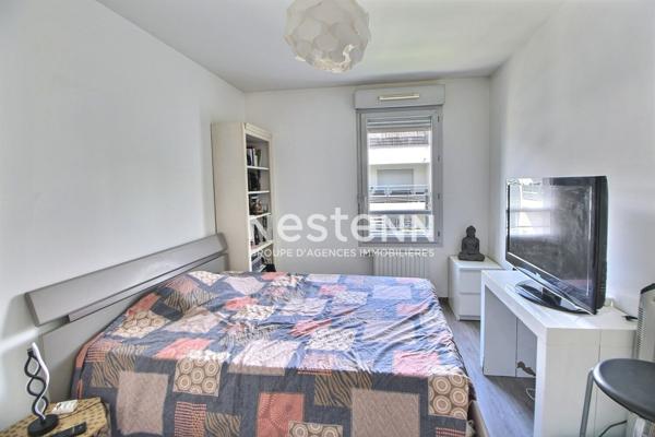 PORTES DE LYON - SECTEUR CENTRE VILLE - T2 - 40M²- RESIDENCE SECURISEE - RECENTE - GARAGE - CAVE - PROCHE TRAMWAY - BUS - GARE - A6 - A7 - ROCADE EST