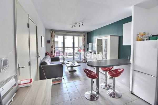 PORTES DE LYON - SECTEUR CENTRE VILLE - T2 - 40M²- RESIDENCE SECURISEE - RECENTE - GARAGE - CAVE - PROCHE TRAMWAY - BUS - GARE - A6 - A7 - ROCADE EST