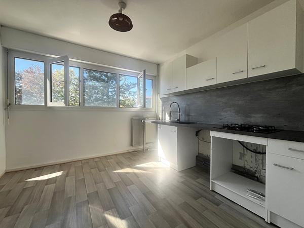Appartement
         3 pièces
        - 78 m² 200 000 €*